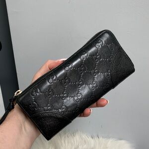 Authentic black leather Gucci zip around wallet - broken zipper
